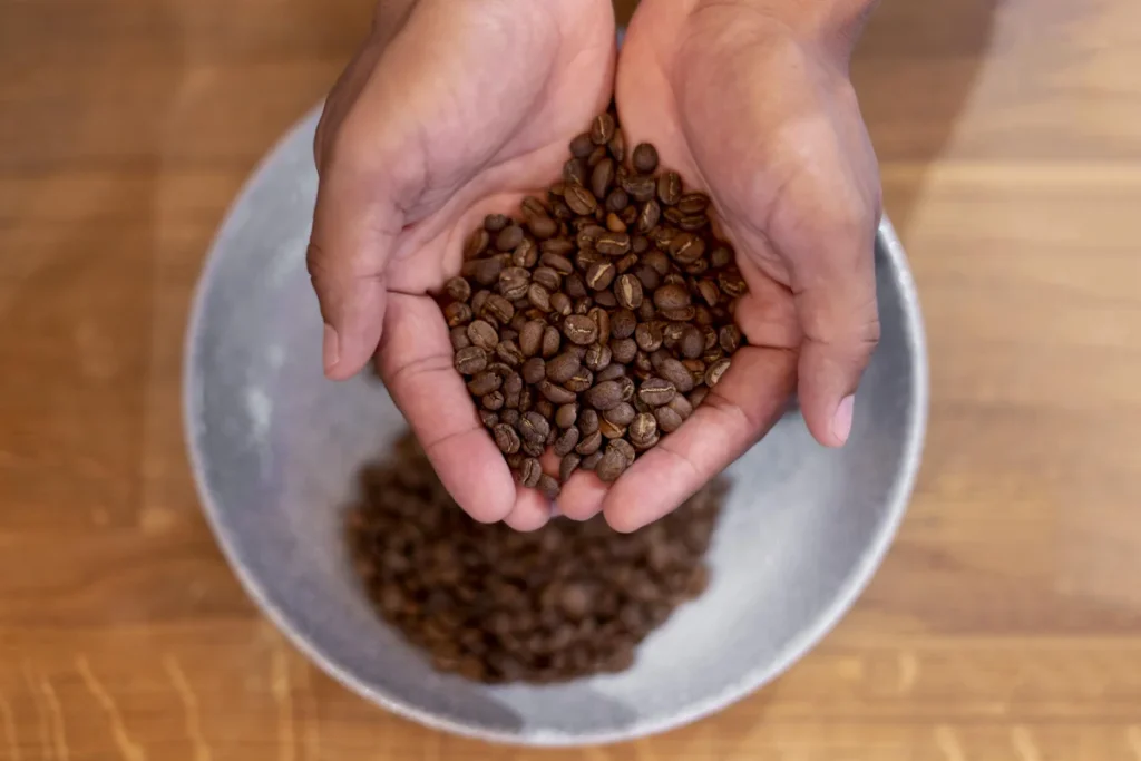 دانه‌های قهوه با رست متوسط (Medium Roast) معمولاً بهترین انتخاب برای قهوه‌سازهای دمی به‌شمار می‌رود.
